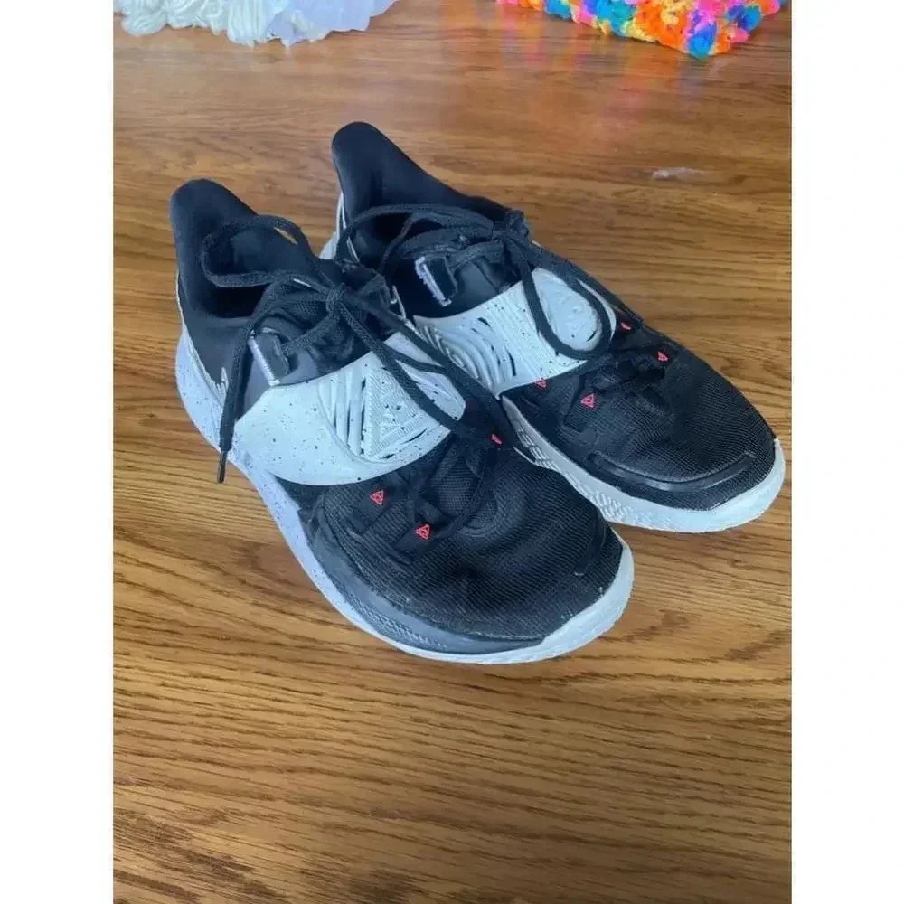 Nike Zoom Kyrie 5 Basketball Shoes - Black/White - Size 8 Bin A‎